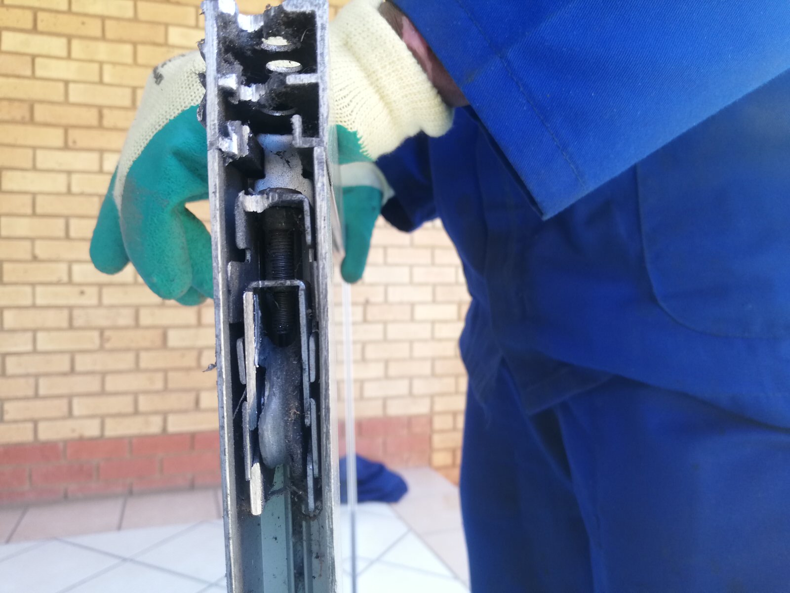 aluminum door broken roller